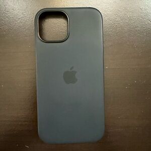 Apple - iPhone 15 MagSafe Silicon Case (Black)